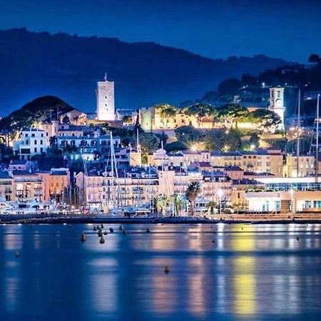 Cannes Vieux Port , true seafront& view, 5G Fibre&BBC Extérieur photo
