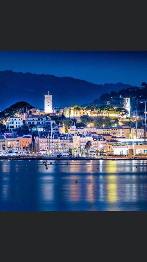 Cannes Vieux Port , true seafront& view, 5G Fibre&BBC Extérieur photo