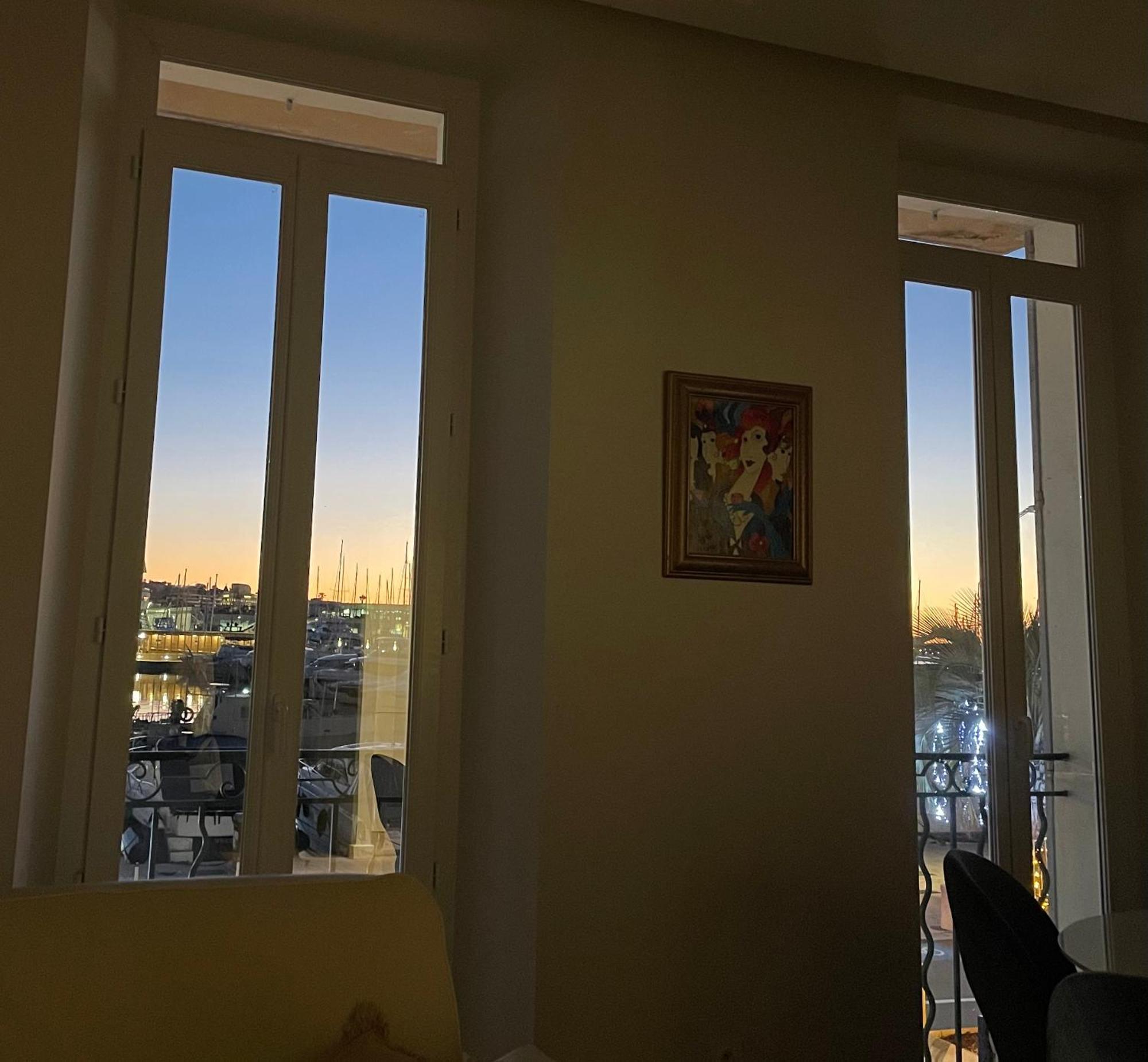 Cannes Vieux Port , true seafront& view, 5G Fibre&BBC Extérieur photo